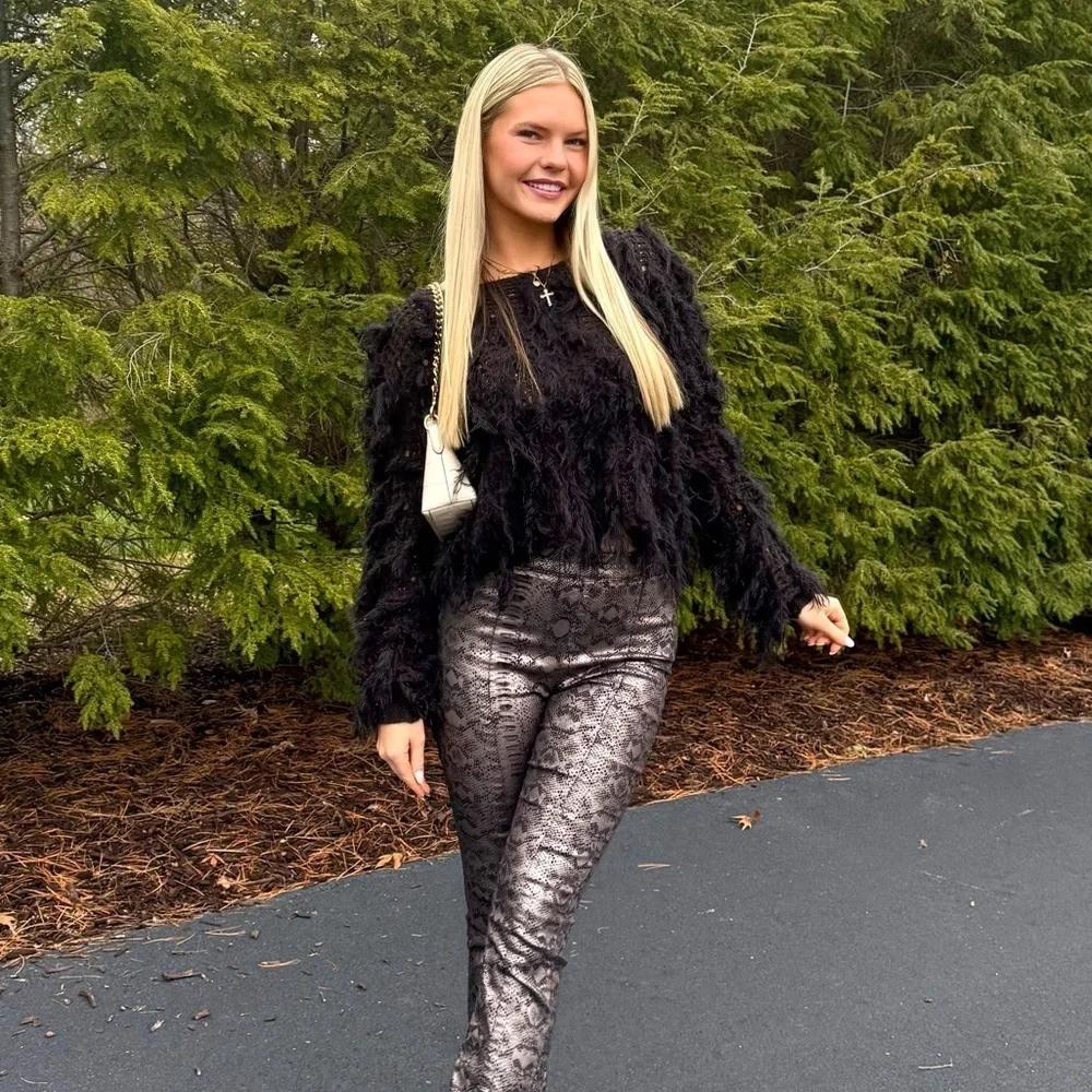 Romeo and Juliet Couture Women's Black Fuzzy Sweater - Picture 11 of 11